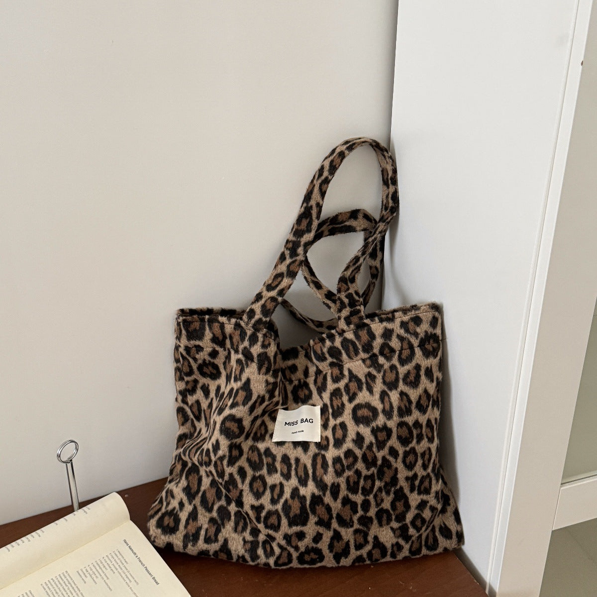 Women's Woolen Large Capacity Plaid Premium Versatile Women's Shoulder Bag