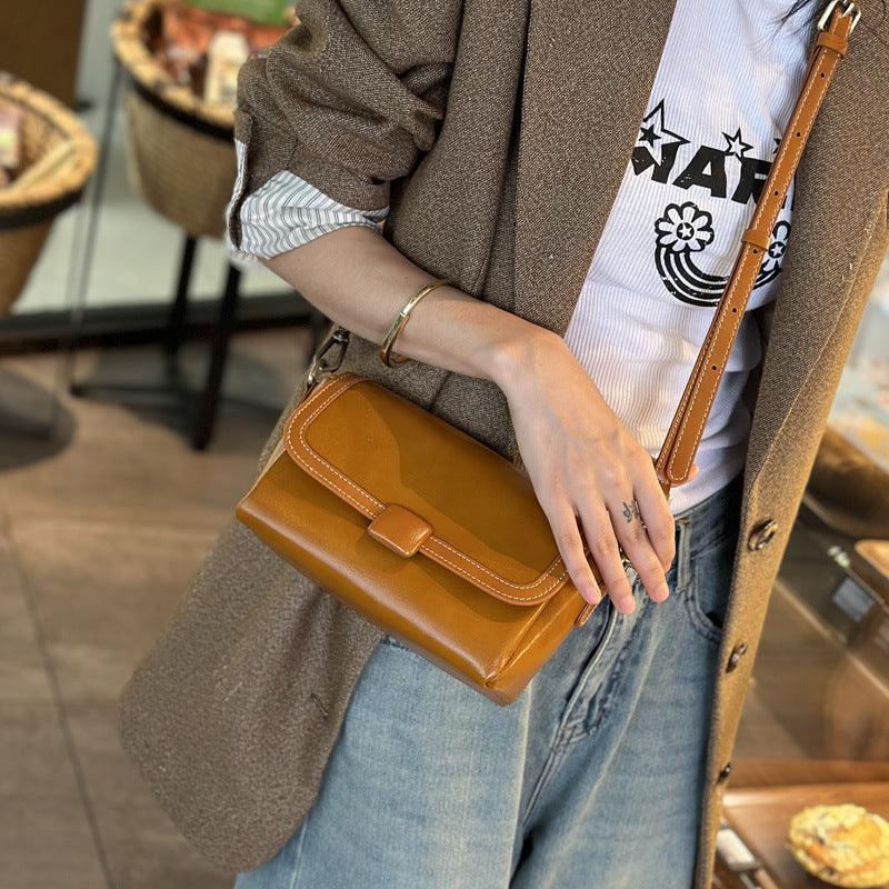 Women's Genuine Cattlehide Leather Surface Fashionable Shoulder Bags