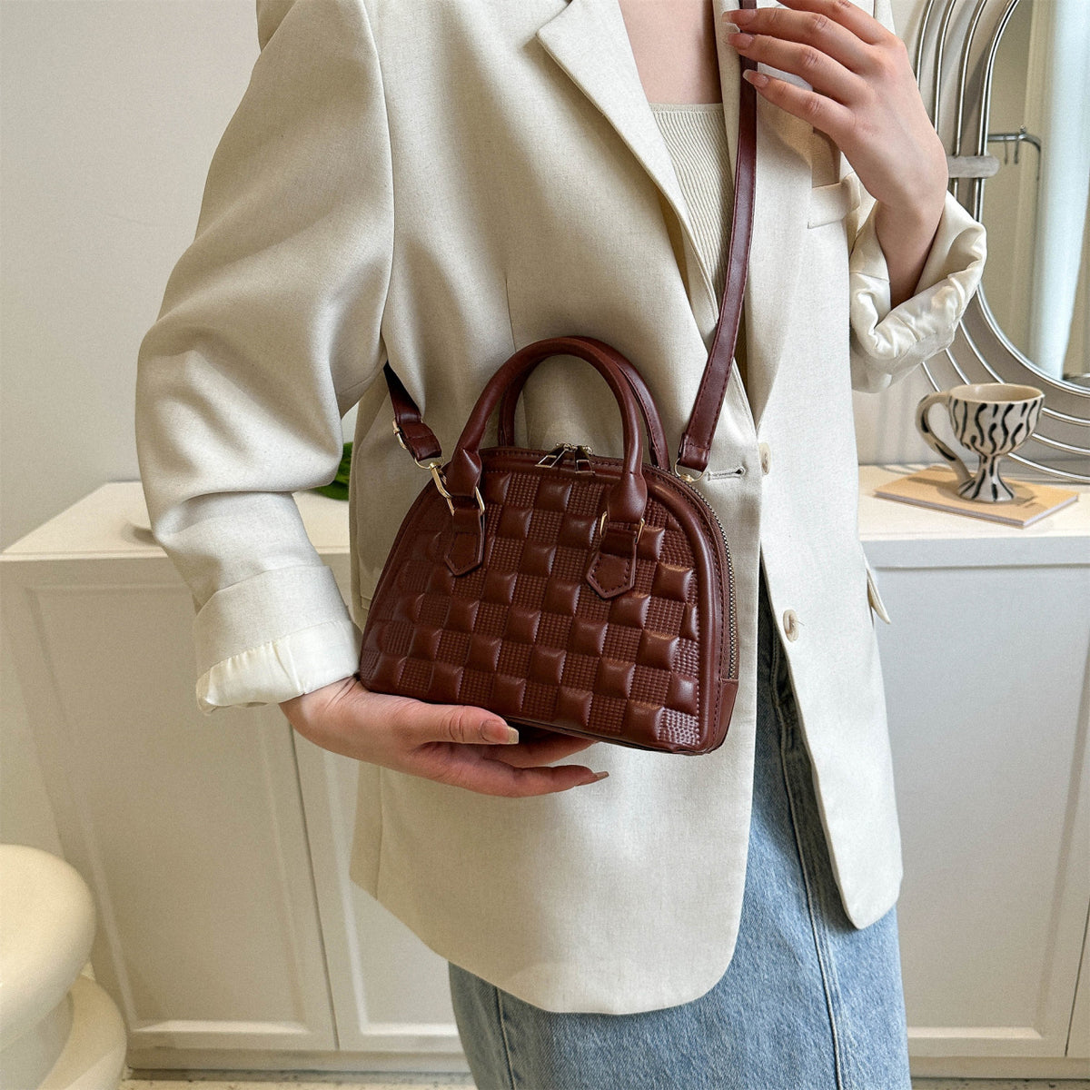 High-grade Shell Popular Chessboard Fashion Elegant Women's Shoulder Bag