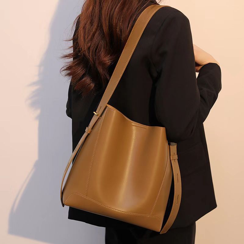Elegant Women's High-grade Soft Leather Versatile Shoulder Bags