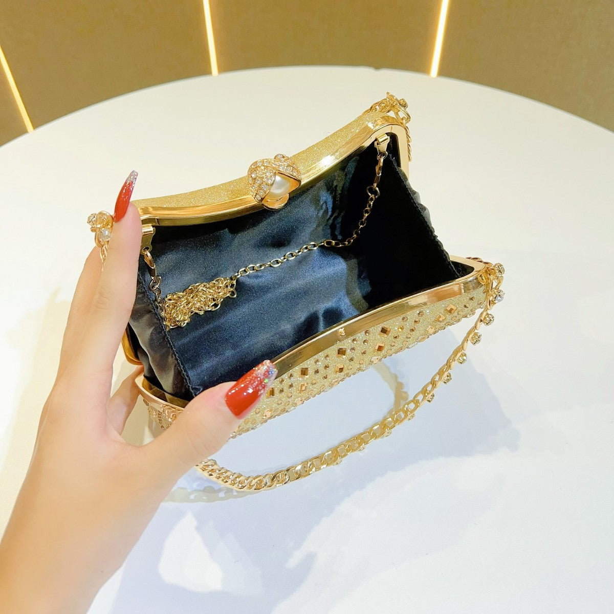 Retro Style Fashion Diamond Rhinestone Chain Handbags