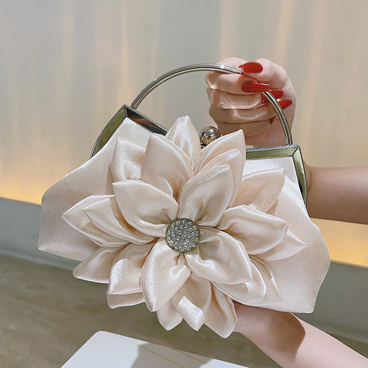 Women's Sweet Petal Dinner Three-dimensional Flower Rhinestone Evening Bags