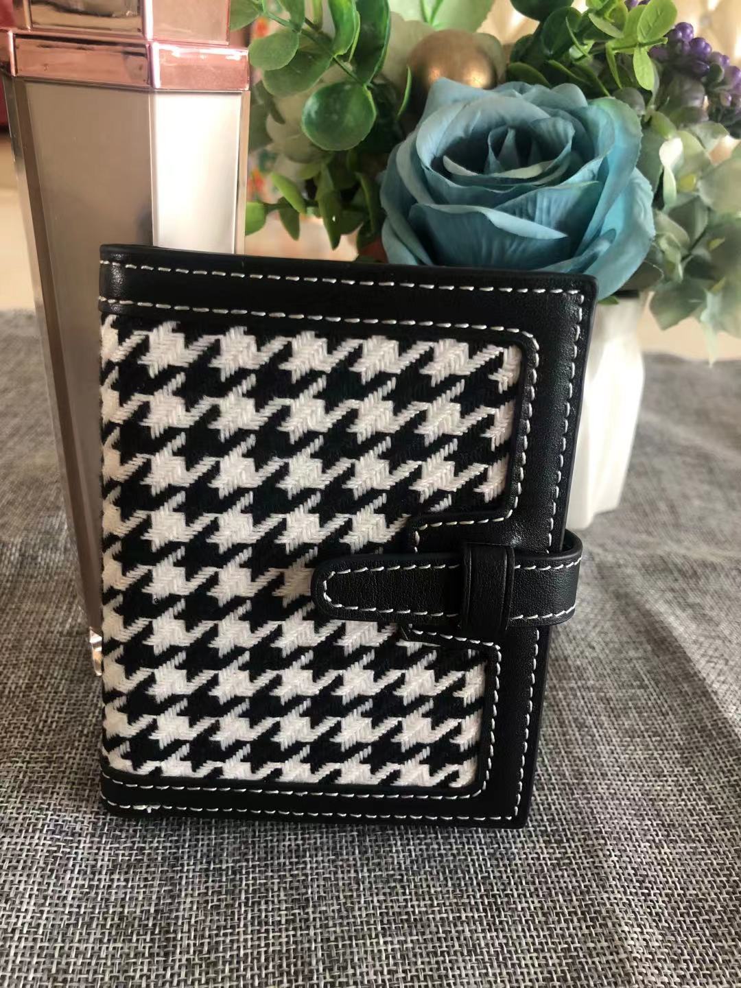 Women's First Layer Cowhide Short Textured Folding Ladies Wallets