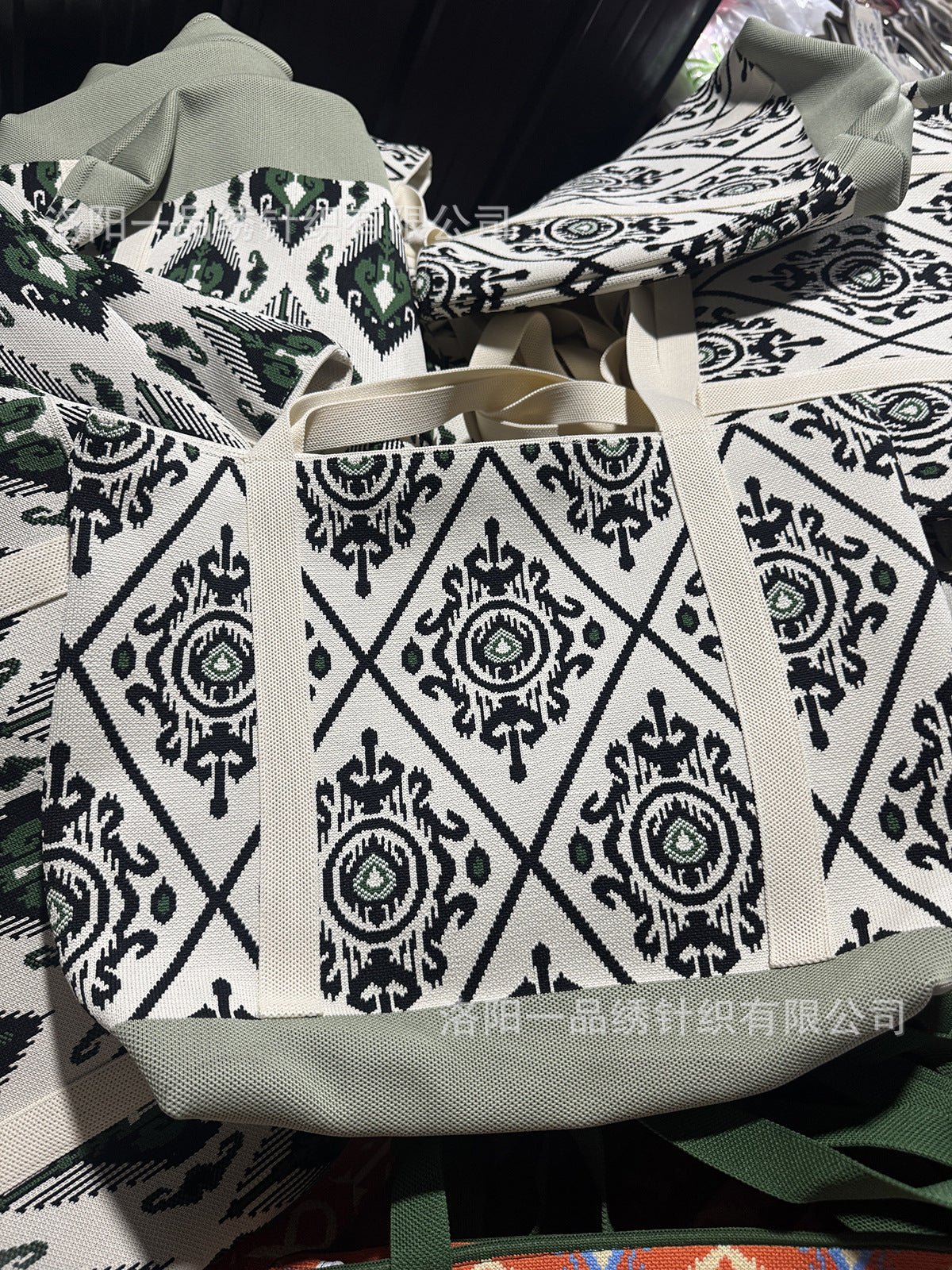 Women's Retro Pattern Large Capacity Fashion Leisure Shoulder Bags