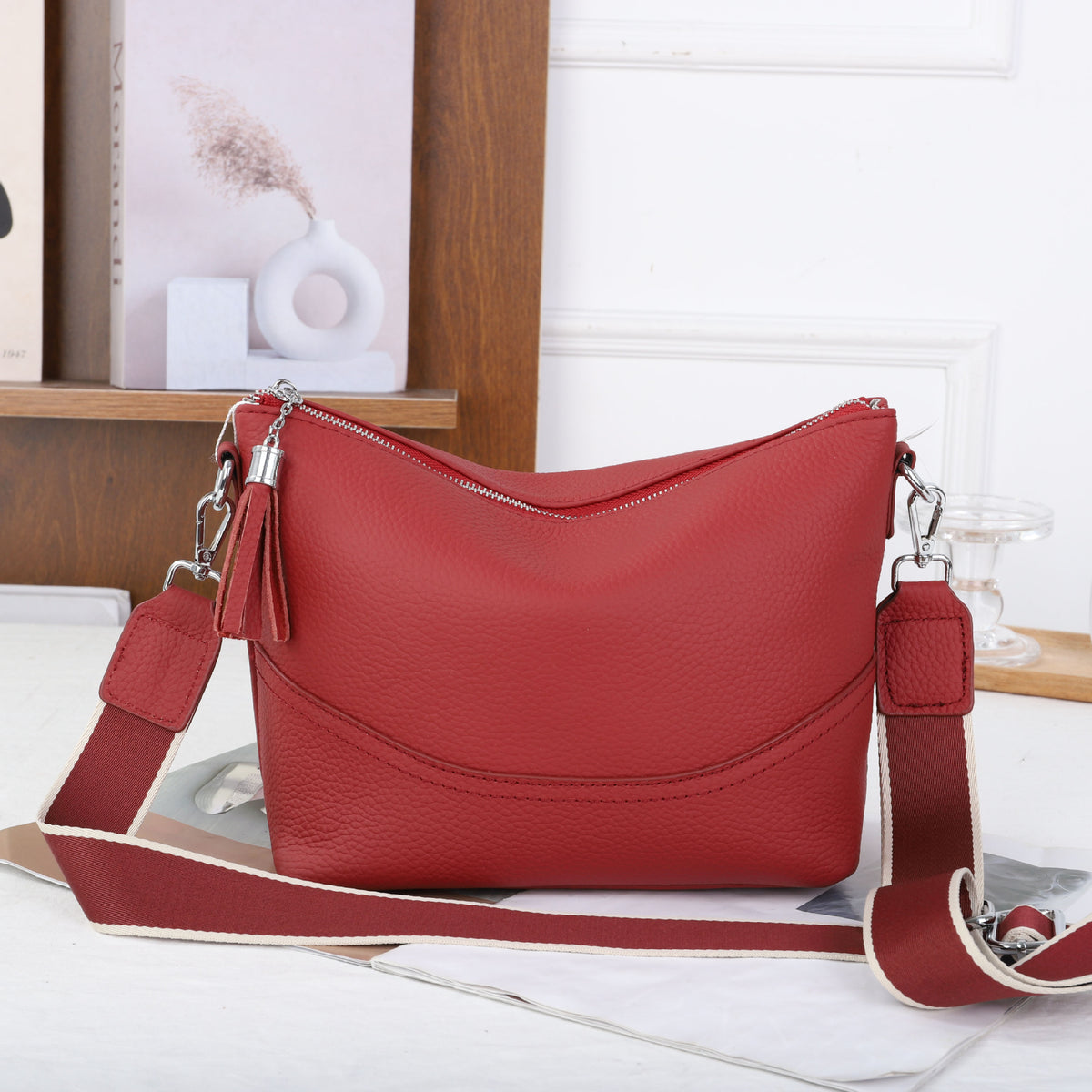 Full Top Layer Cowhide Simple Practical Commuter Underarm Women's Messenger Bag