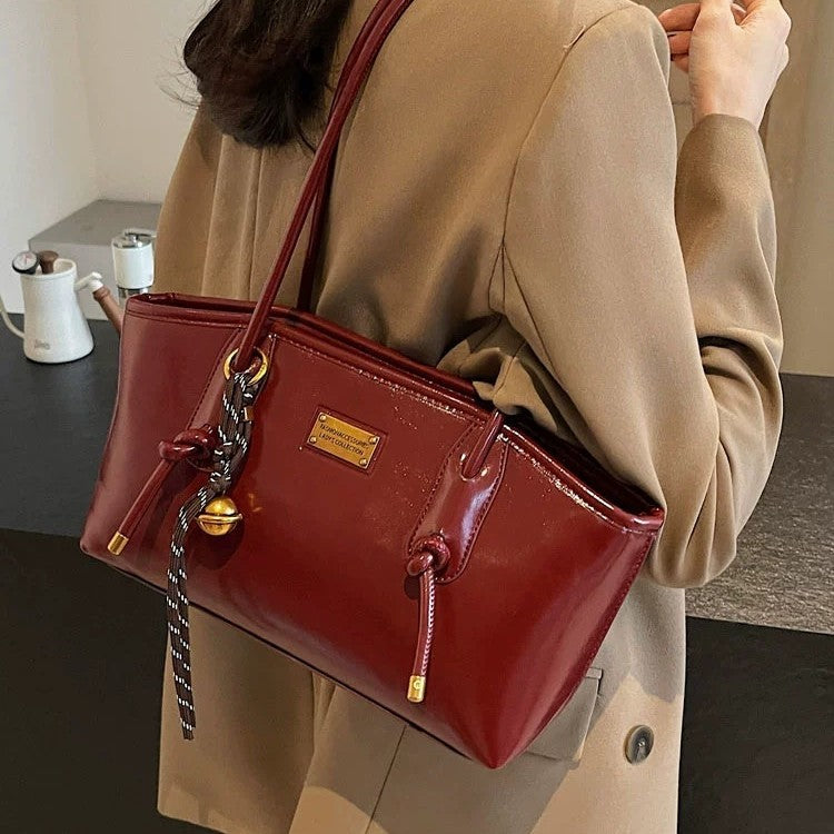Women's French Retro Underarm Winter Fashion Versatile Large Capacity Shoulder Bags