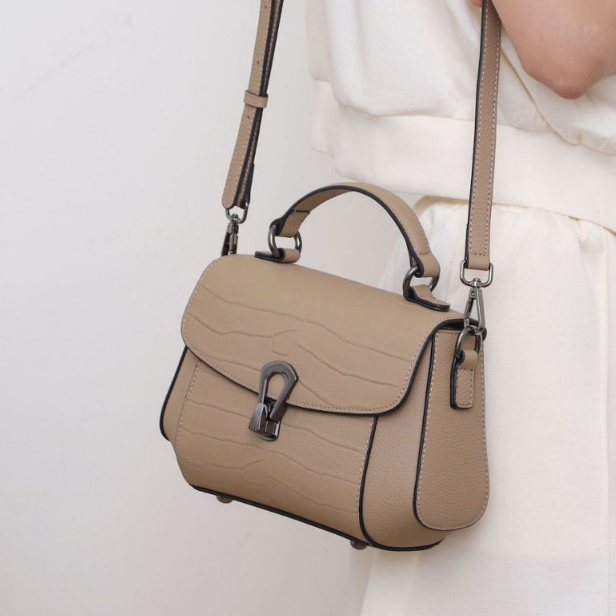 Women's Layer Leather Crocodile Pattern Veil Large Capacity Fashion Simple Shell Women's Shoulder Bag