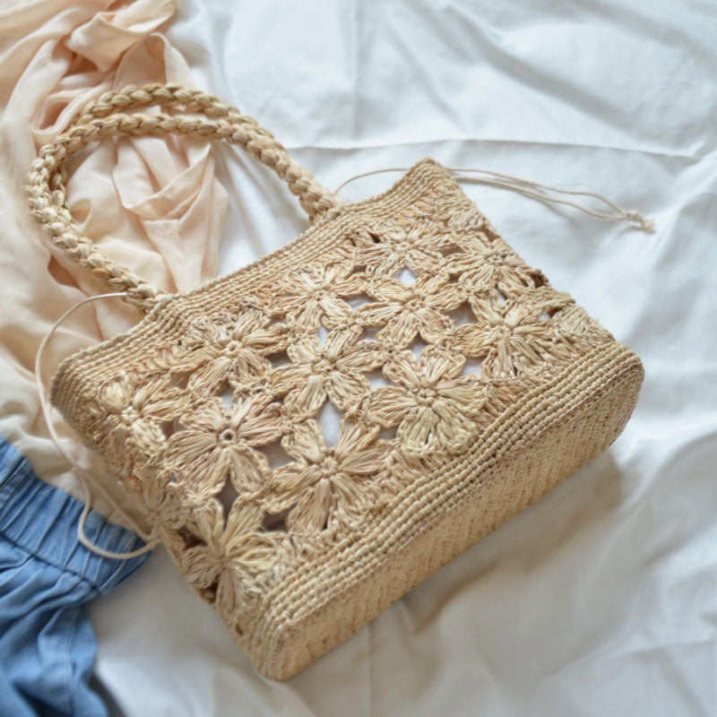 Women's Hollow Flower Raffia Woven Seaside Vacation Bags