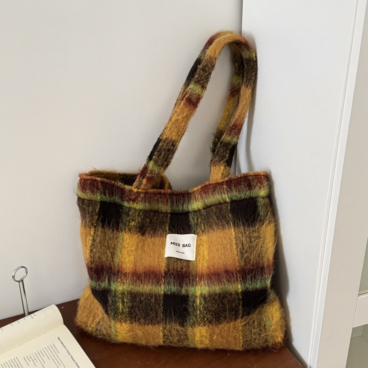 Women's Woolen Large Capacity Plaid Premium Versatile Women's Shoulder Bag
