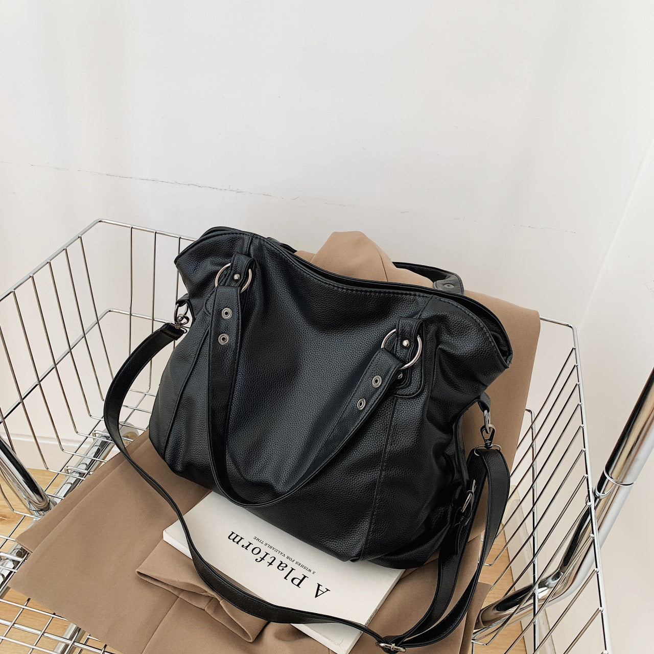 Women's Fashion Leather Specializes In Trendy Lady's Shoulder Bags