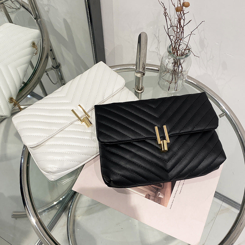 Women's Embroidered Chain Diamond Pattern Korean Style Bags