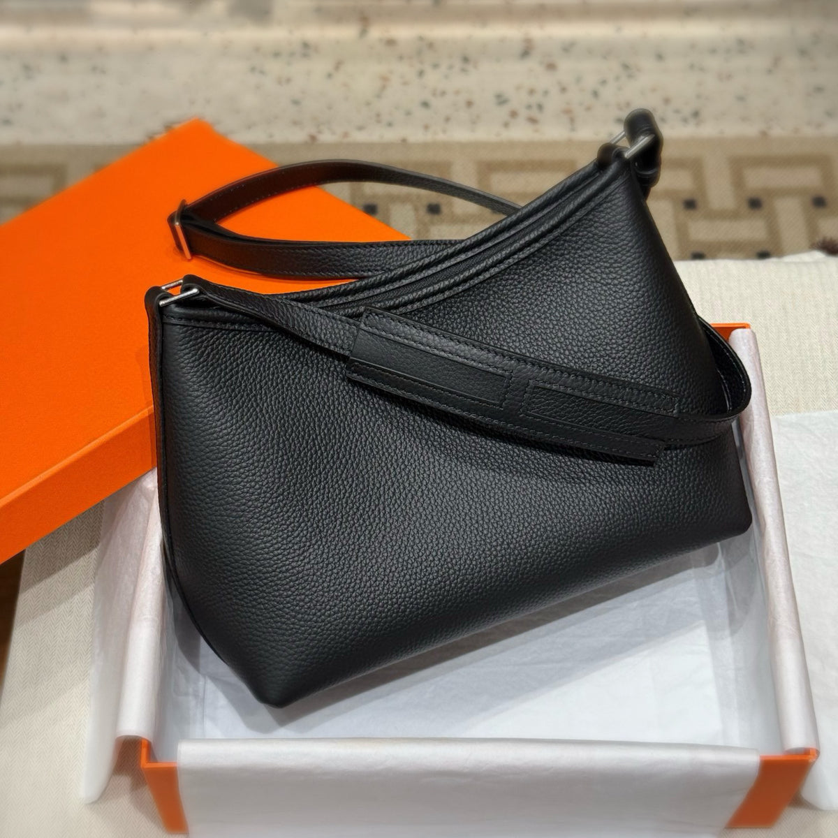 Women's First Layer Cowhide Underarm Fashionable Simple Bags