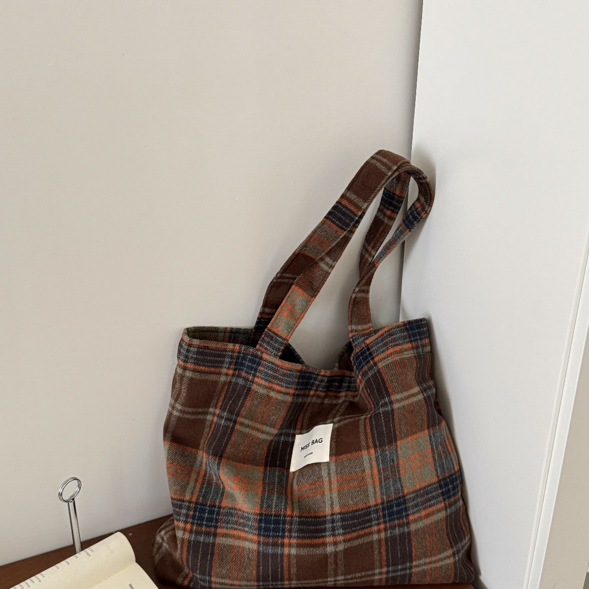 Women's Woolen Large Capacity Plaid Premium Versatile Women's Shoulder Bag