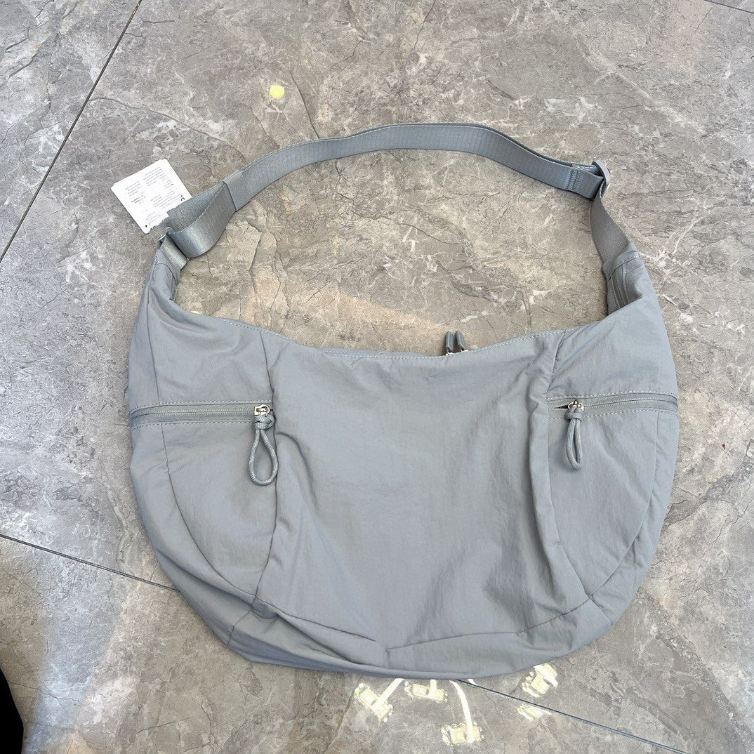 Women's Large Capacity Lightweight Croissant Selenodont Niche Shoulder Bags