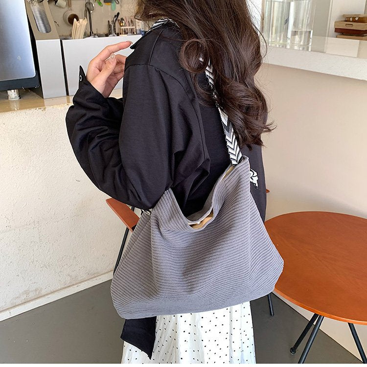 Women's Idle Style Large Capacity Underarm Corduroy Easy Women's Shoulder Bag