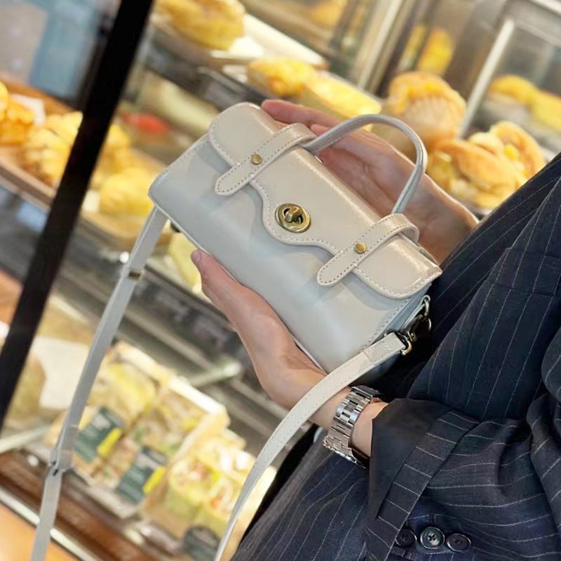 Attractive Stylish Unique Women's Fashionable Retro Shoulder Bags