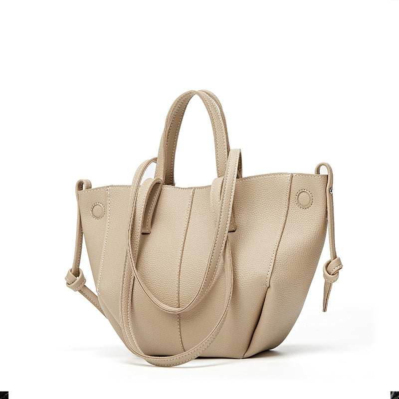Women's Retro Large Capacity Commute High-grade Wings Style Shoulder Bags