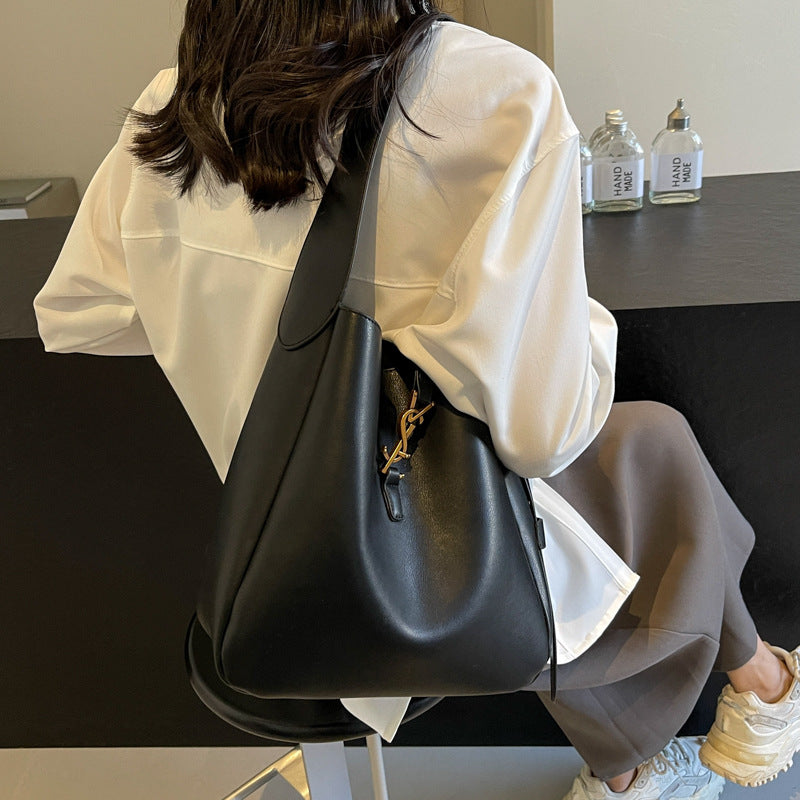 Women's Retro Fashion Letter Large Capacity Commuter Crossbody Bags