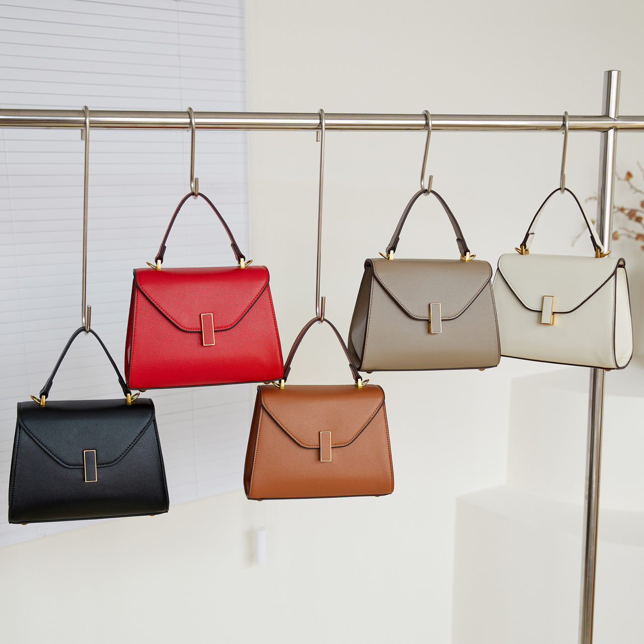 Women's Solid Color Retro Easy Matching Fashion Crossbody Bags