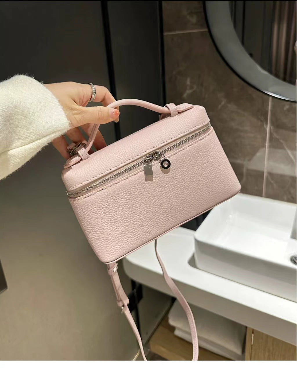 Women's Lunch Box Kelly Lychee Pattern Simple Handbags