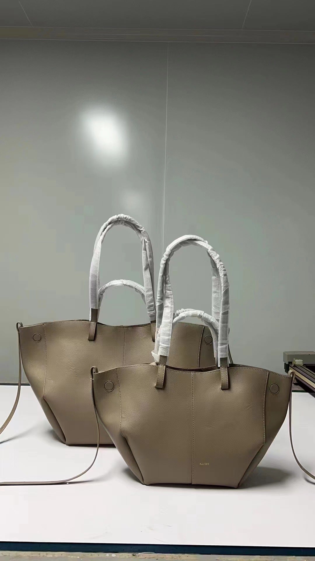 Women's Niche Cowhide Portable Large Capacity Shopping Tote Bags