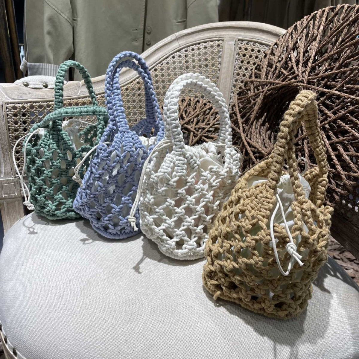 Cute Texture Solid Color Round Hand-woven Handbags