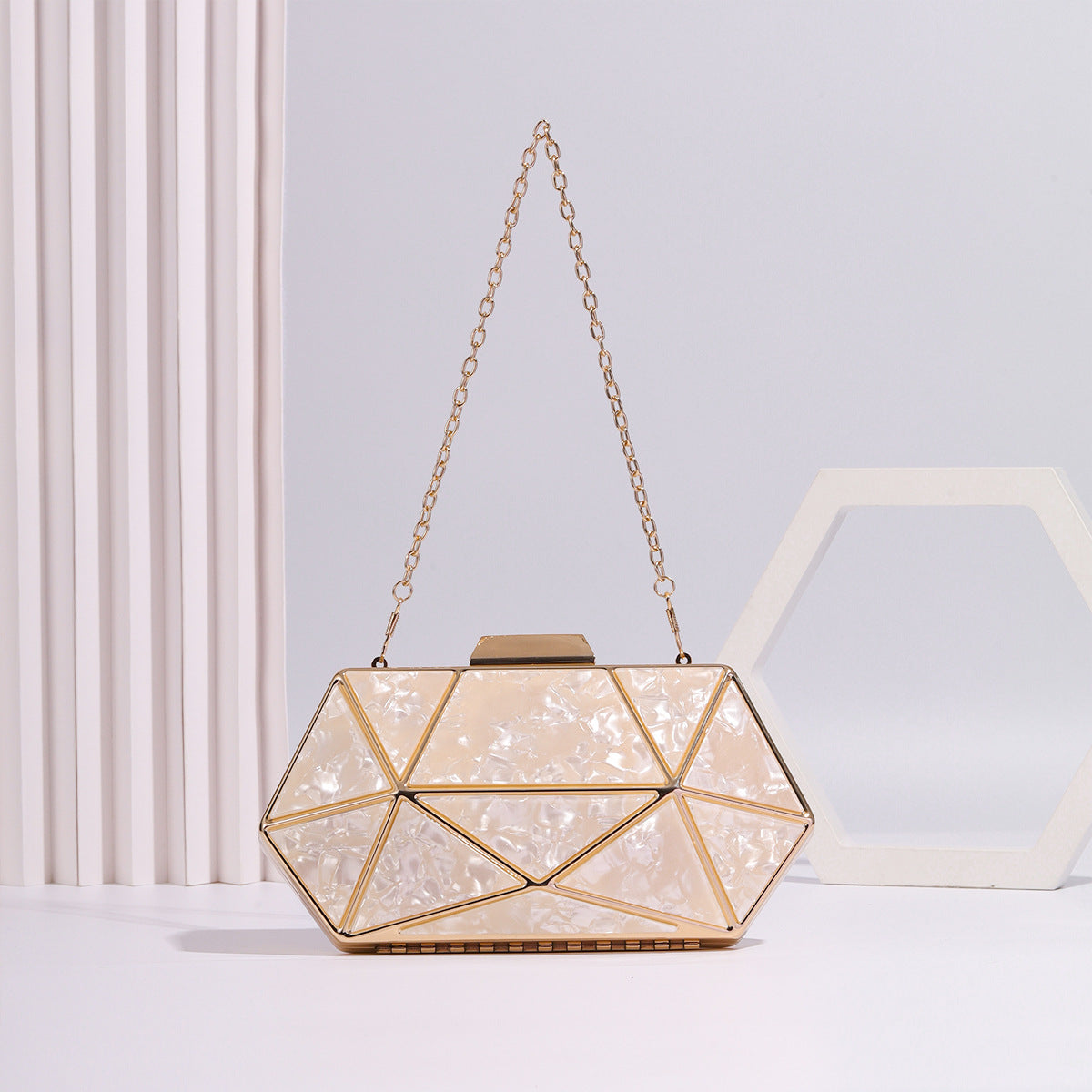 Women's Acrylic Metal Rhombus Elegant Chain Hand Evening Bags