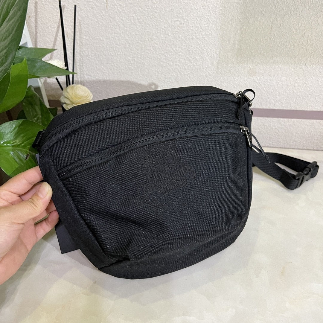 Women's & Men's & Waterproof Trend Versatile Large Capacity Waist Packs