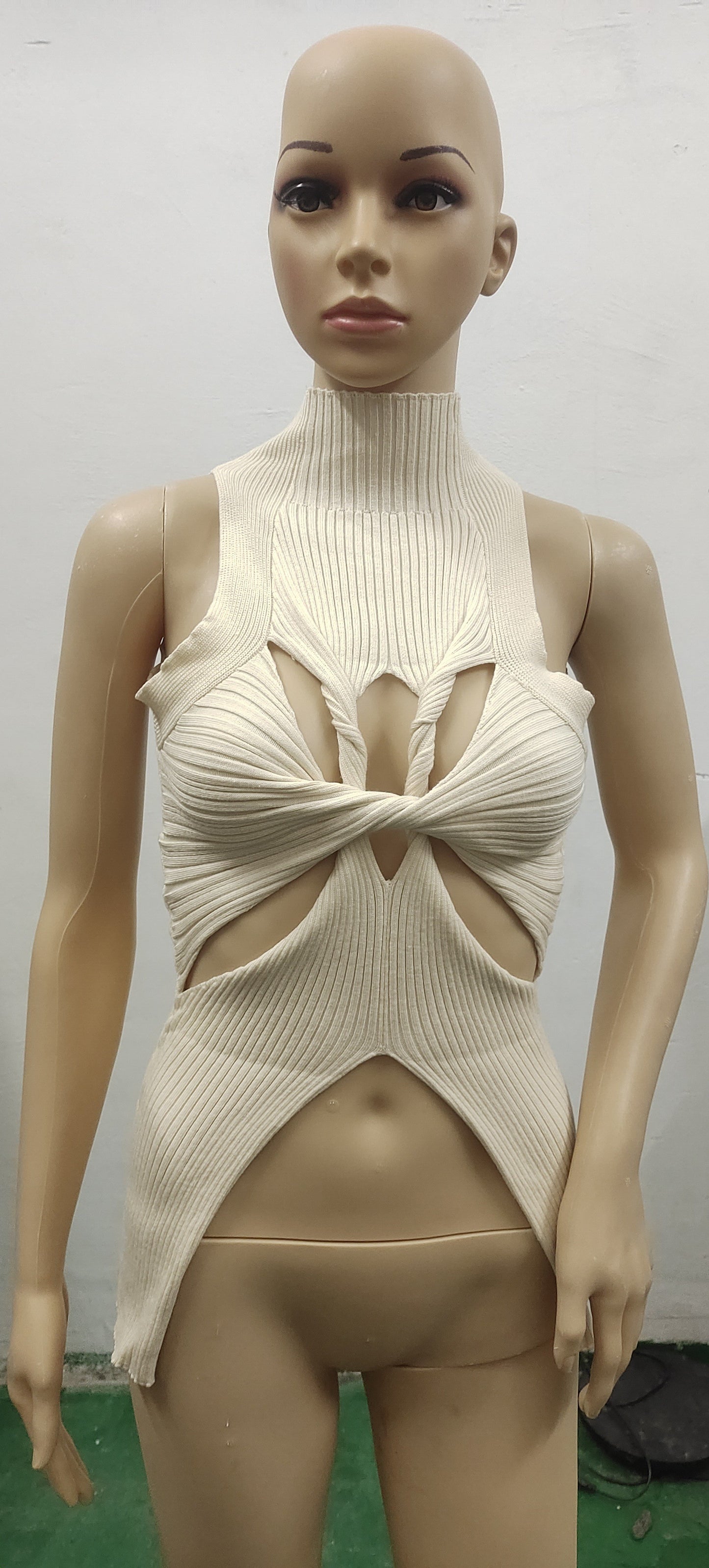 Women's Hollow Out Twisted Wool Fashion Half Tops