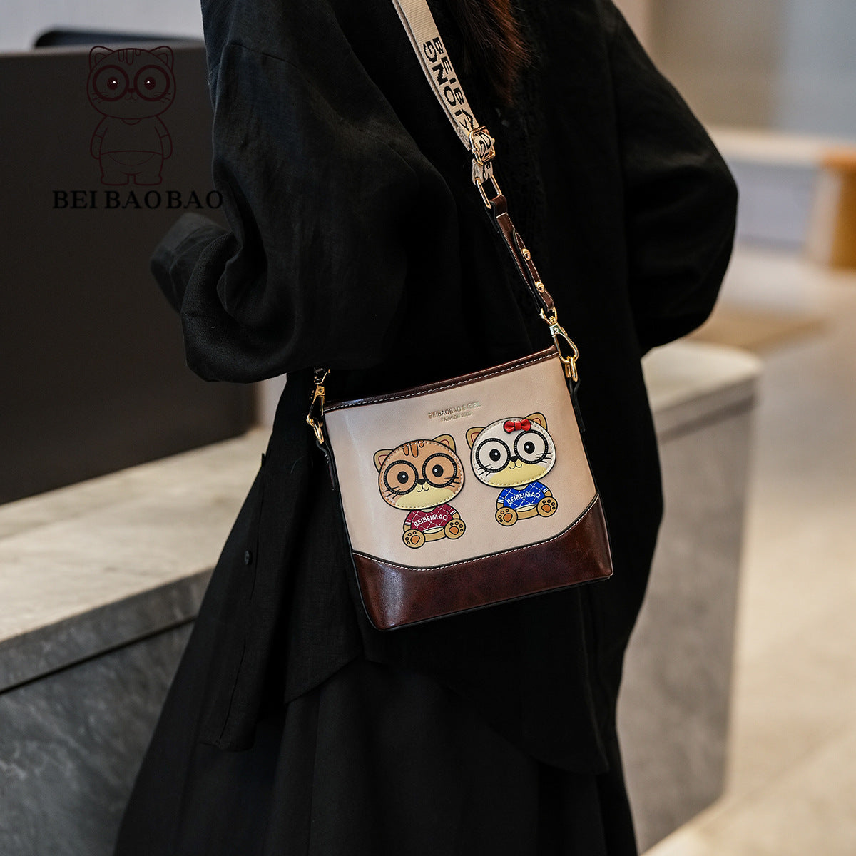 Source Fashion Popular One Light Luxury Women's Messenger Bag