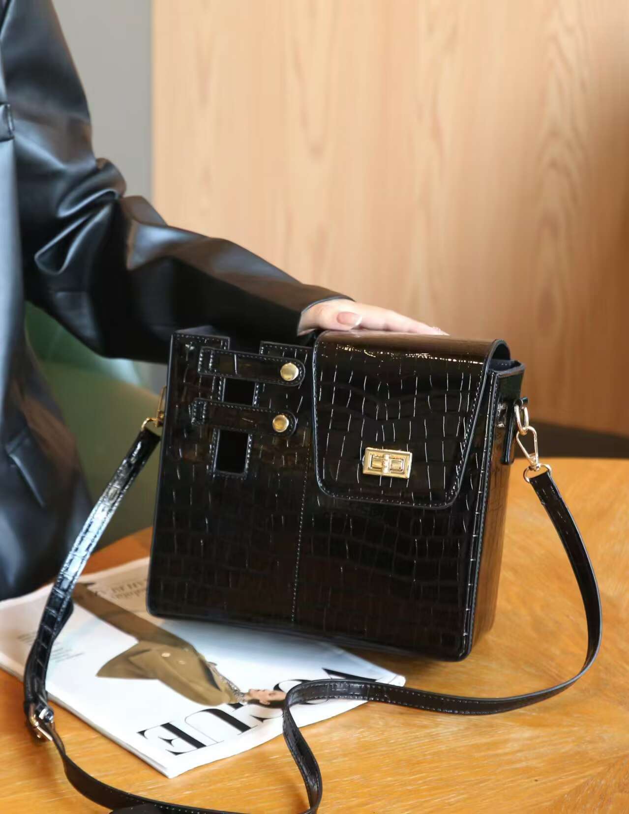 Women's Beverage Bottle Vacuum Cup Water Portable Crossbody Bags