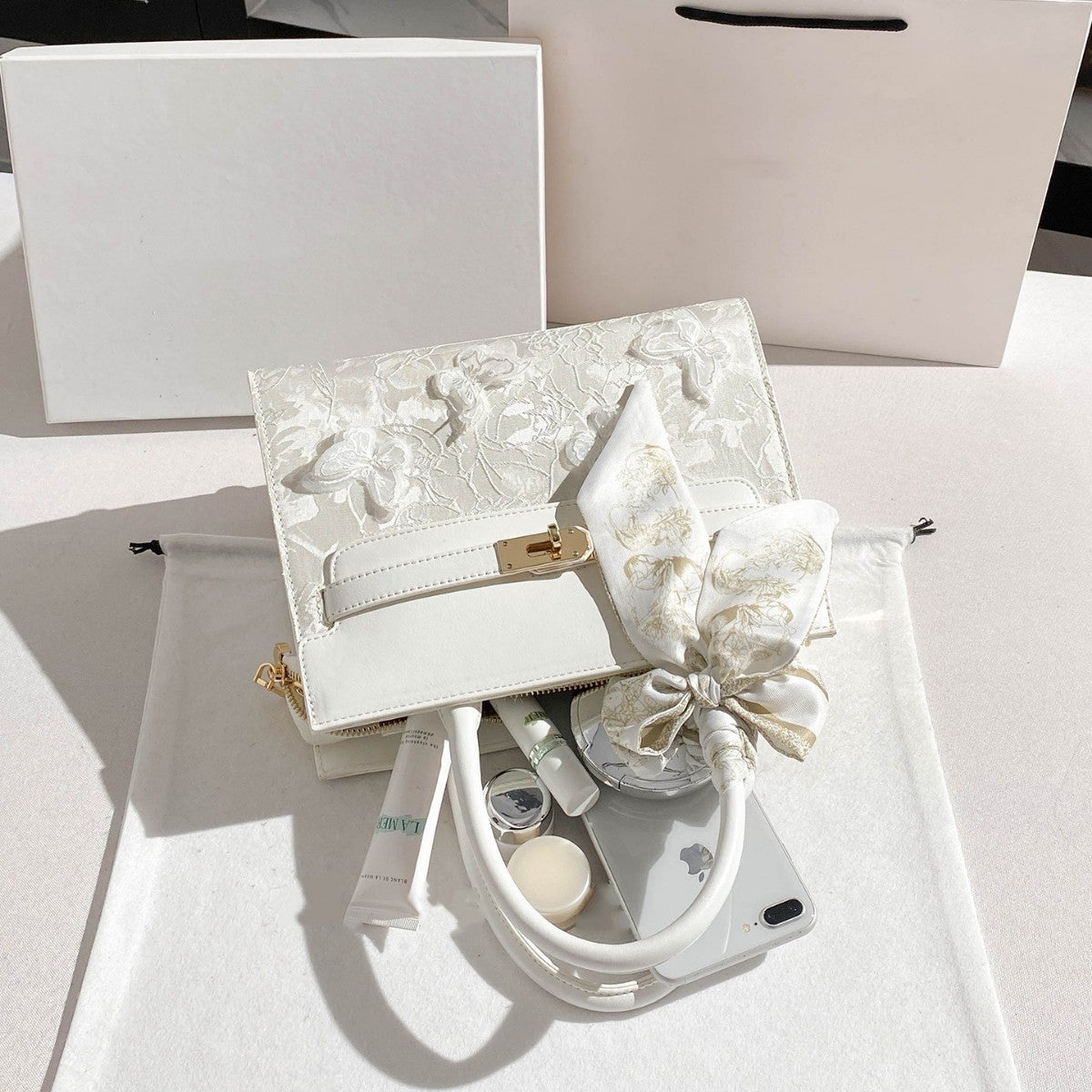 High Sense Fashion Commuter Versatile Niche Embroidery Lace Butterfly Women's Messenger Bag