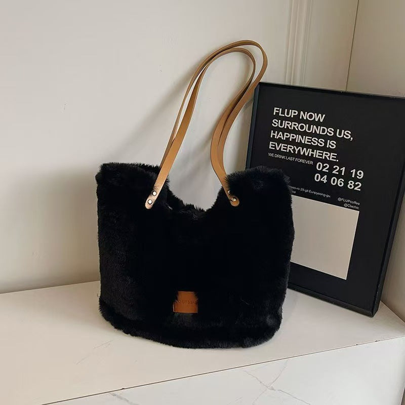 Women's Korean Plush Fashionable Large Capacity Commuter Women's Shoulder Bag