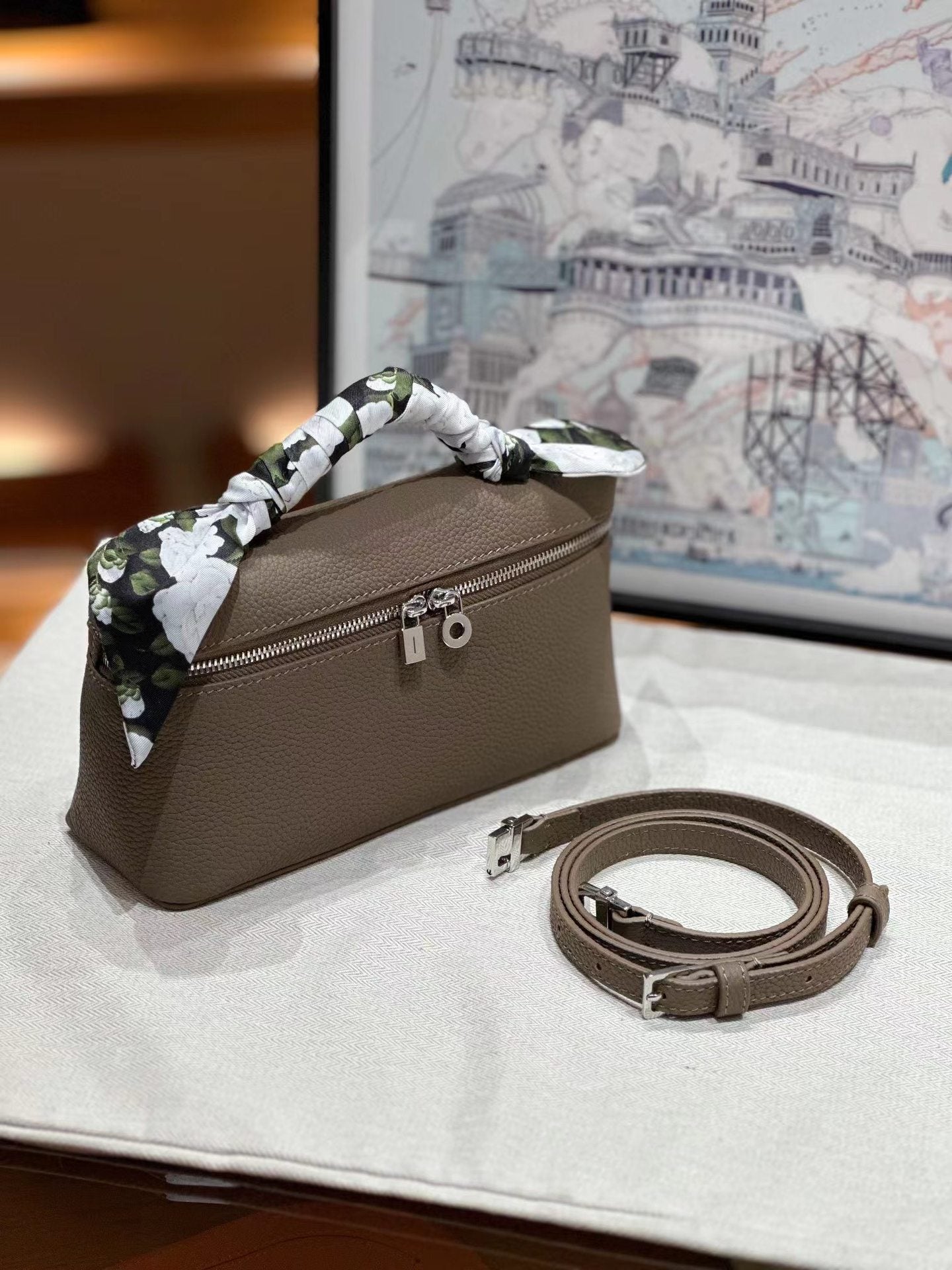 Women's Cowhide Lunch Box Fashion One High Shoulder Bags