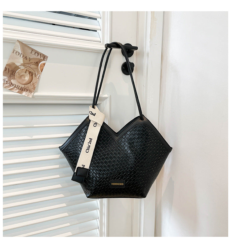Large Capacity Letter Strap Retro Style Woven Pattern Texture Commuter Women's Shoulder Bag