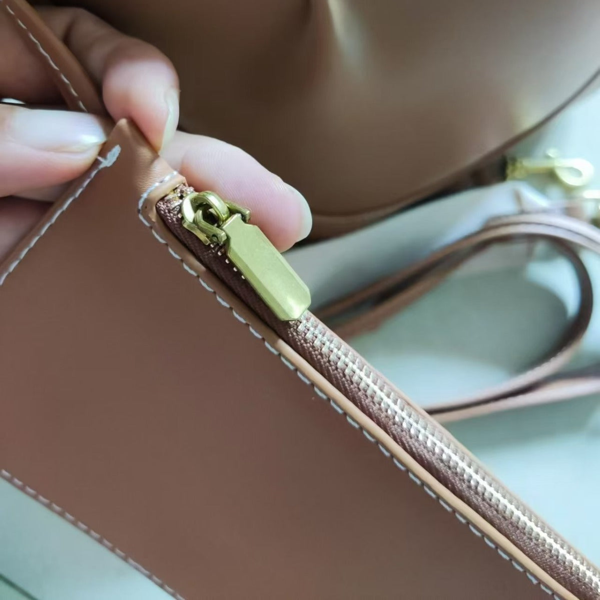 Women's Capacity Wide Strap Brown Drawstring Portable Bucket Bags