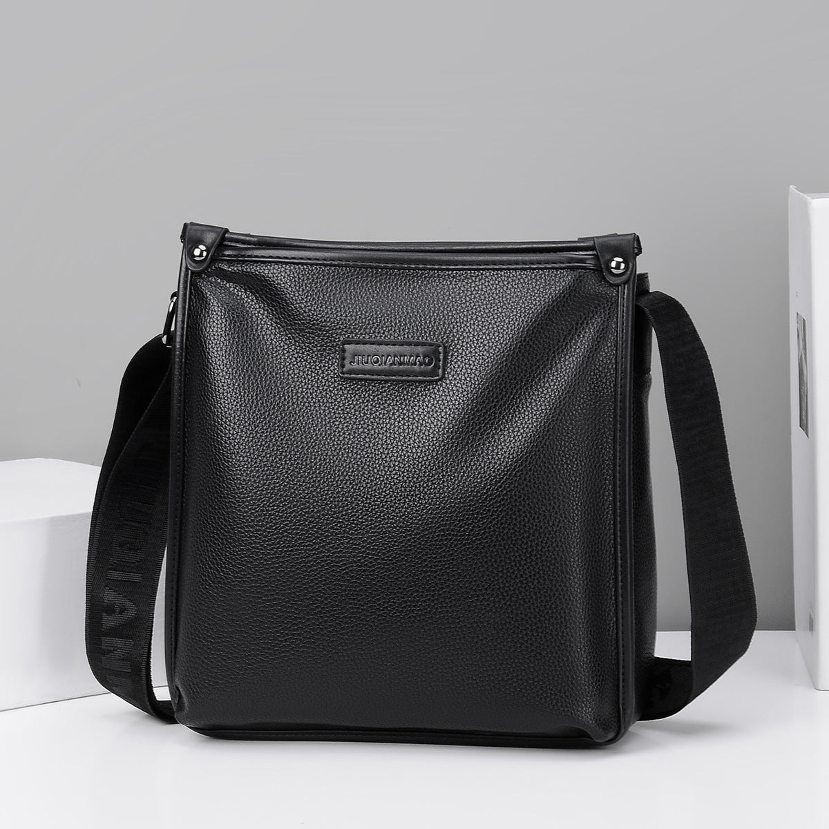 Men's Vertical Fashion Large Capacity Simple Men's Messenger Bags