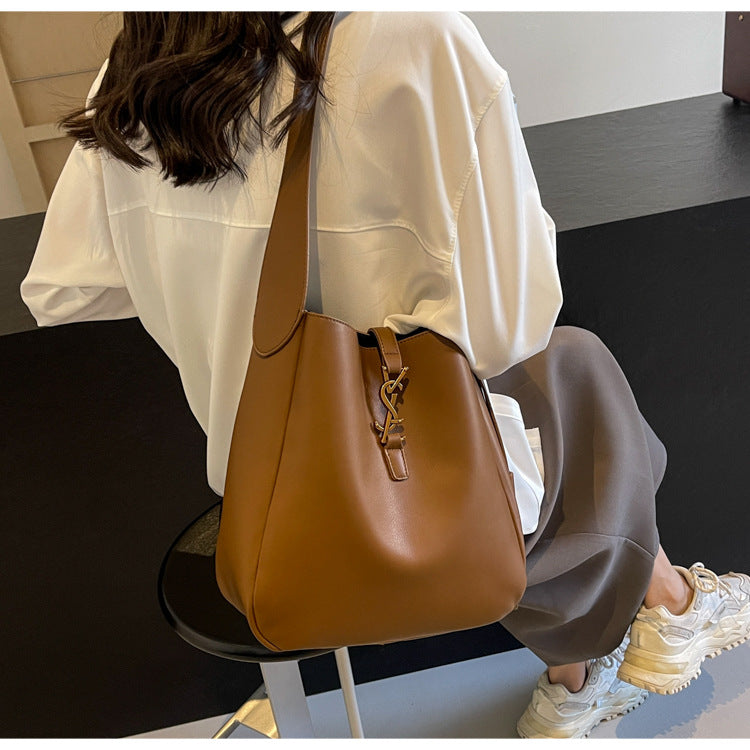 Women's Retro Fashion Letter Large Capacity Commuter Crossbody Bags