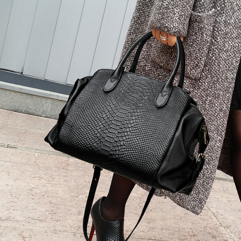 Women's Large Capacity Black Commuter Genuine Leather Crocodile Pattern Bags