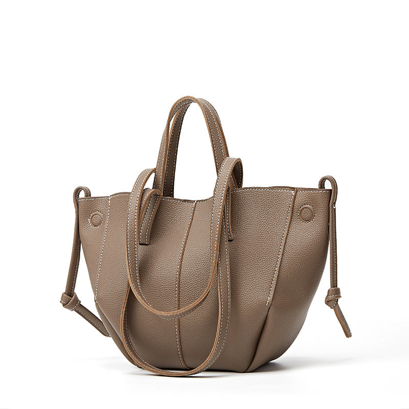 Women's Retro Large Capacity Commute High-grade Wings Style Shoulder Bags