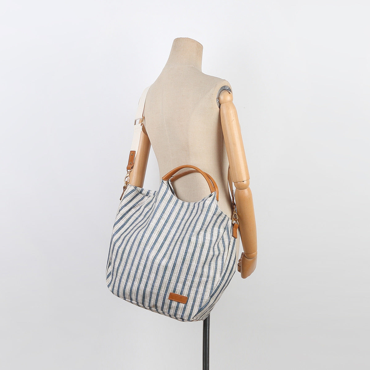Women's Korean Style Artistic Simple Striped Canvas Handbags