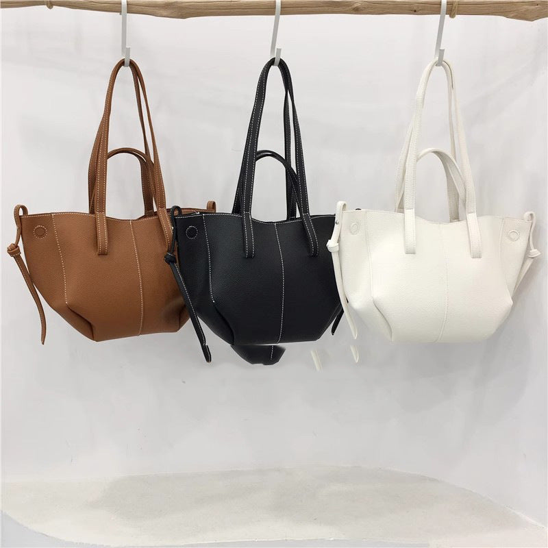 Women's Retro Large Capacity Commute High-grade Wings Style Shoulder Bags