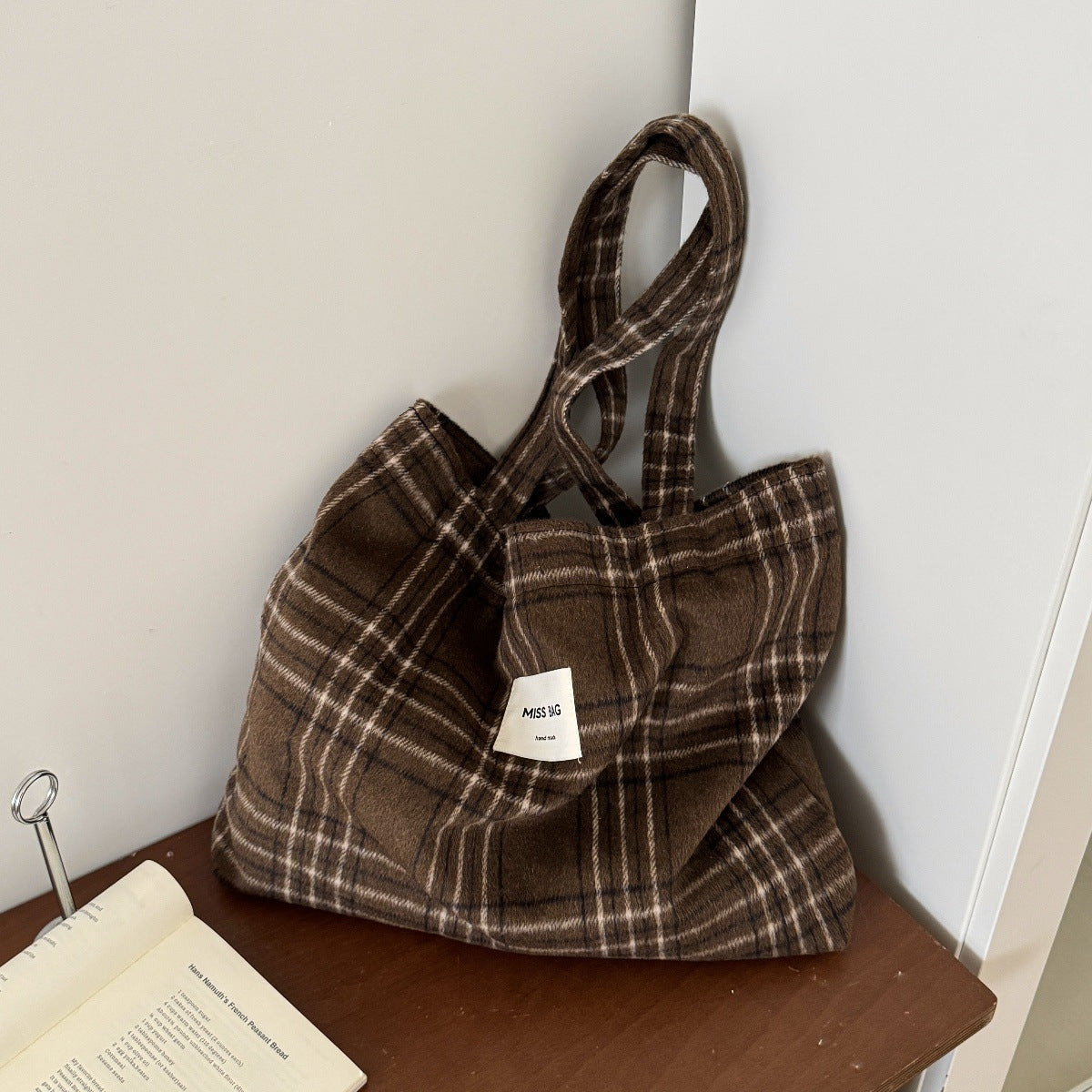 Women's Woolen Large Capacity Plaid Premium Versatile Women's Shoulder Bag