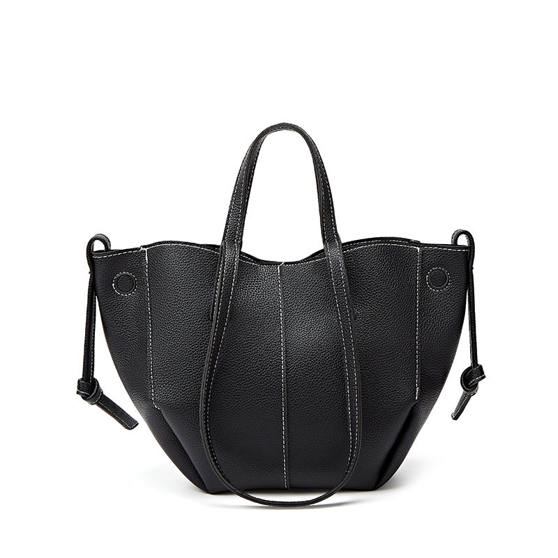 Women's Retro Large Capacity Commute High-grade Wings Style Shoulder Bags