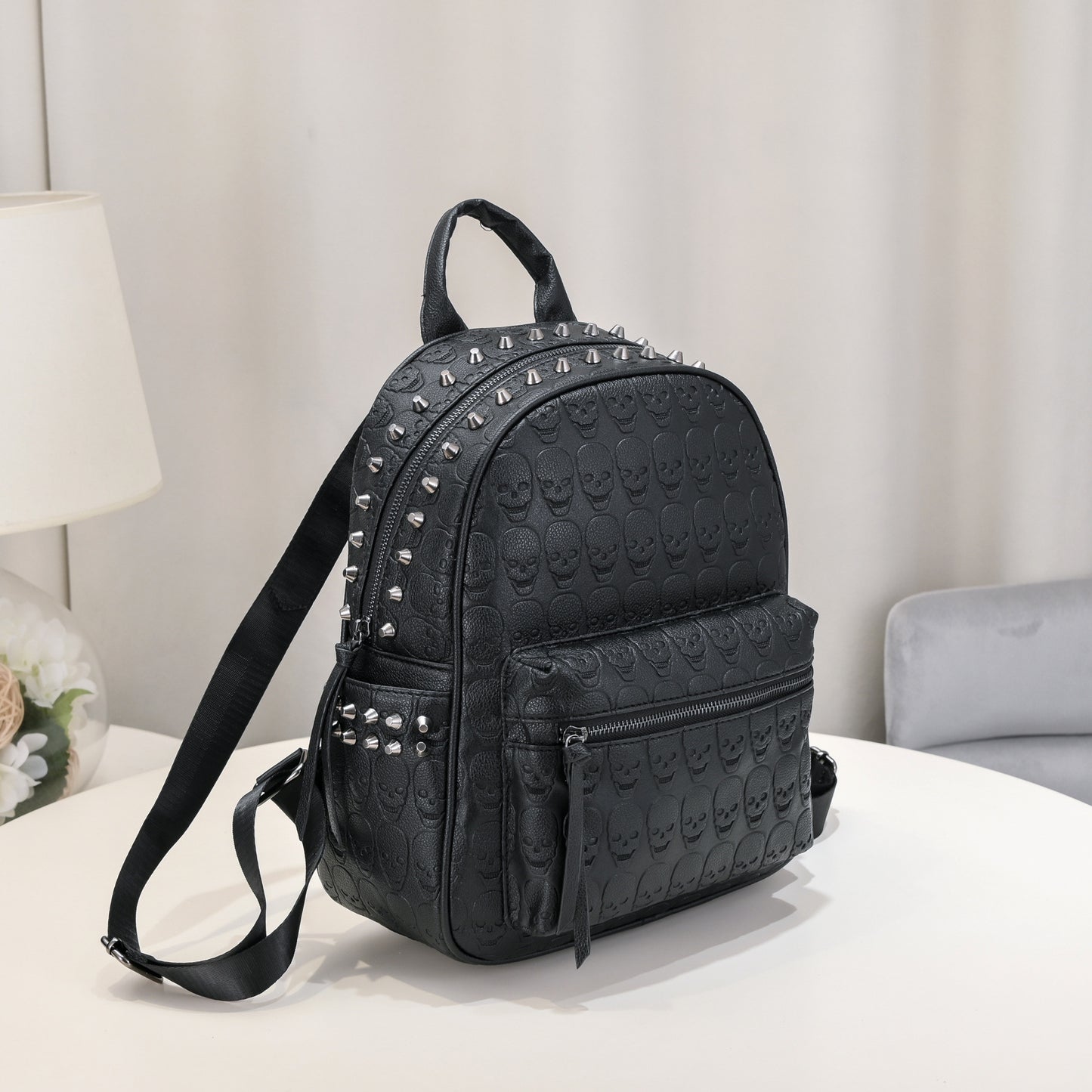 Large Capacity Unisex Trendy Skull Rivet Bags
