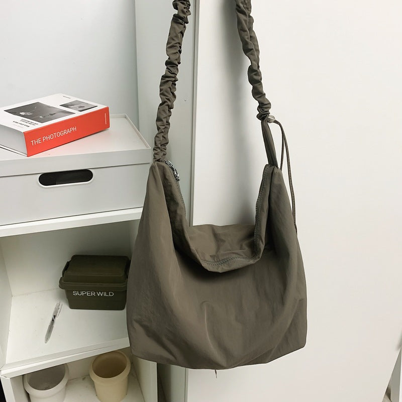 Women's Idle Style Large Capacity Commuter Artistic Commute Leisure Women's Shoulder Bag