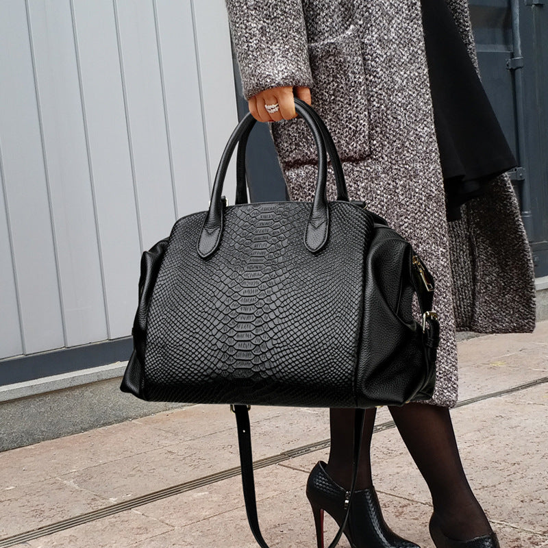 Women's Large Capacity Black Commuter Genuine Leather Crocodile Pattern Bags