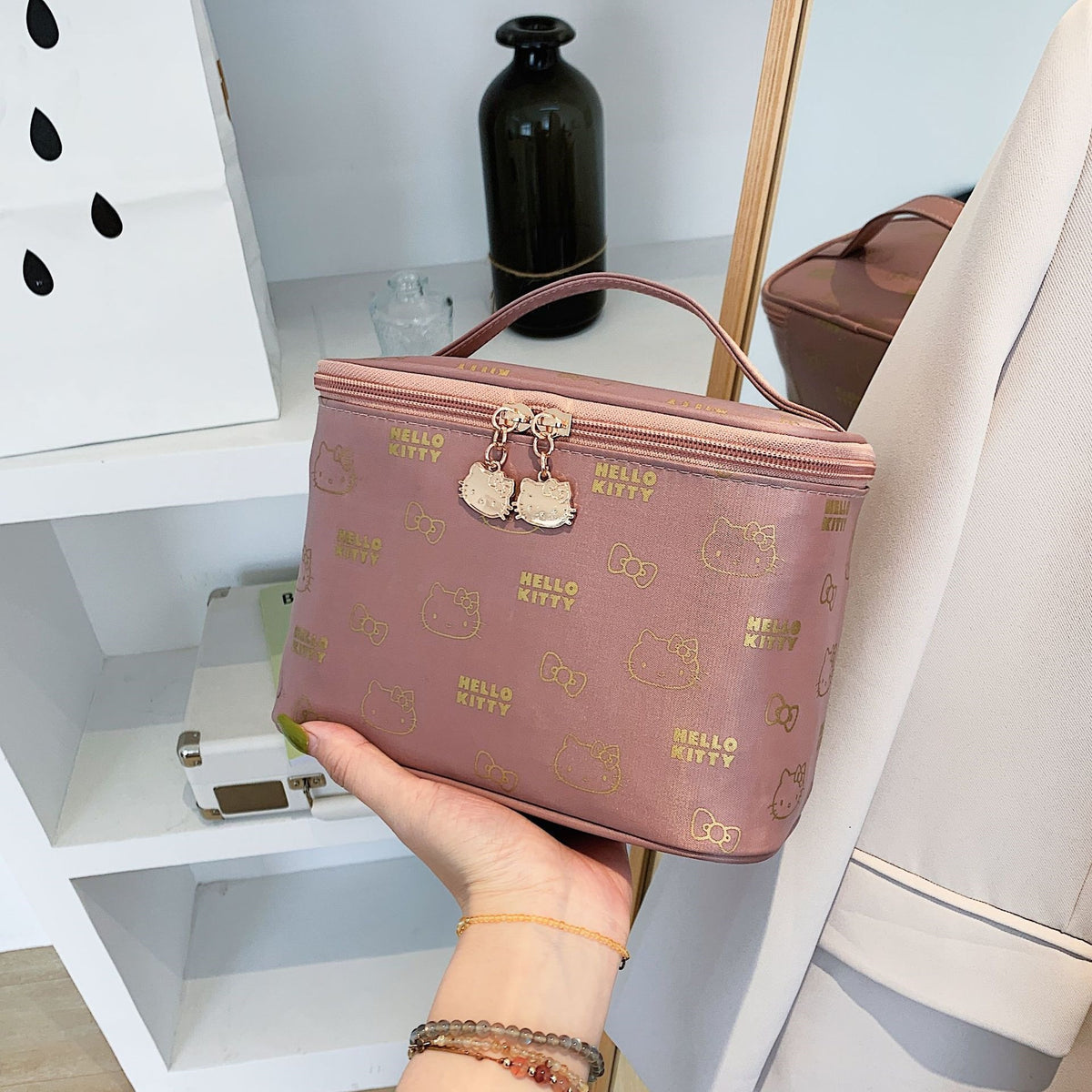Innovative Authorized Large Capacity Wash Storage Women's Handbag