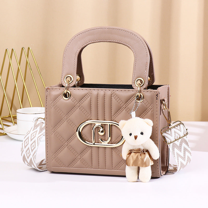 Fashionable High-grade Portable Rhombus Embroidery Line Bear Small Square Bags