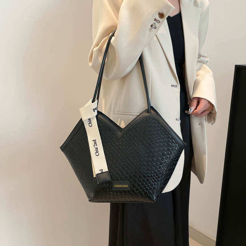 Large Capacity Letter Strap Retro Style Woven Pattern Texture Commuter Women's Shoulder Bag
